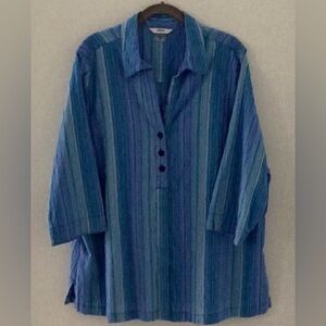 ALIA PLUS Vneck button up blouse 3/4 length sleeve button down back 22